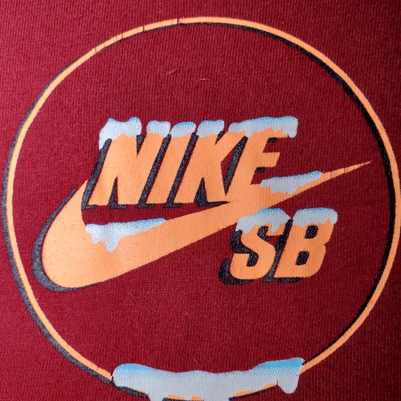 Nike SB Graphic T-Shirt Burgundy Small - Picture 3 of 5